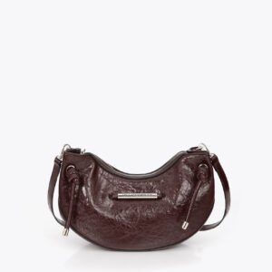 BOLSO BANDOLERA CON DETALLE TUBO METALICO Y LOGO TROQUELADO CHOCOLATE LOLA CASADEMUNT LF2604046